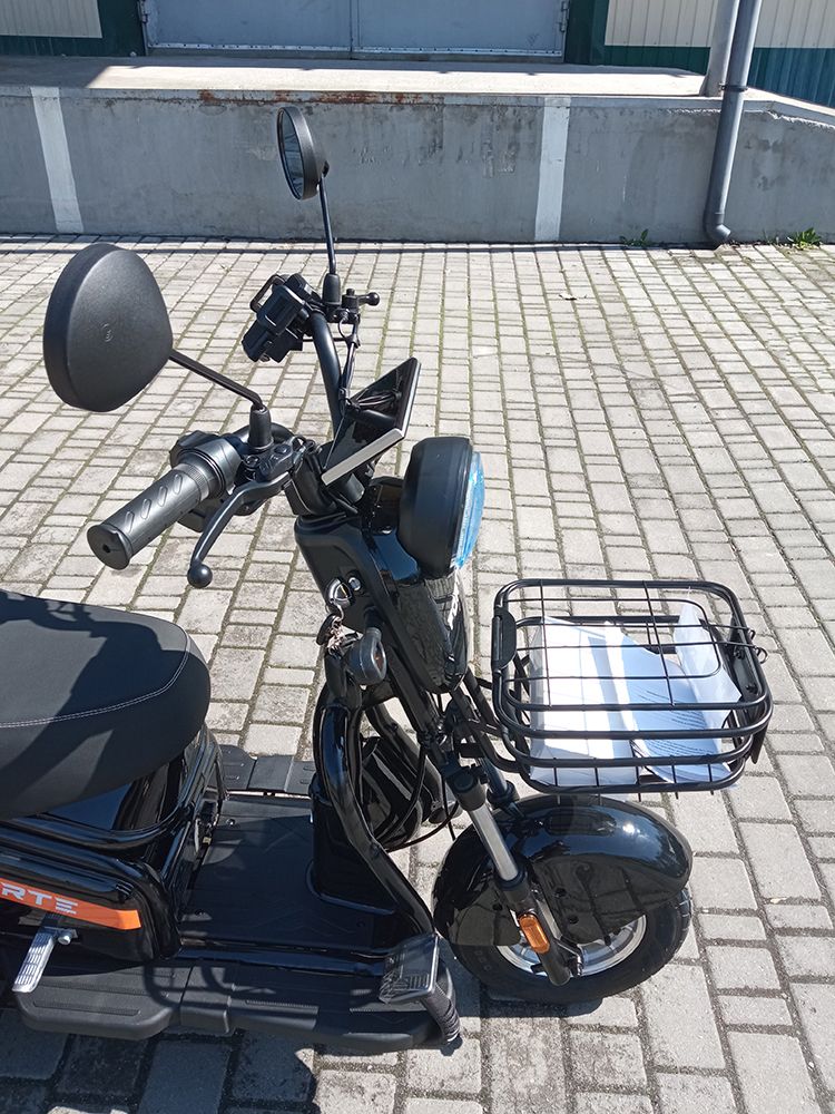 Електроскутер Forte S1-P600 (600W; 60V-20Ah SLA) чорний, сірий, коричневий
