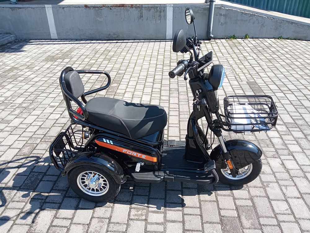 Електроскутер Forte S1-P600 (600W; 60V-20Ah SLA) чорний, сірий, коричневий