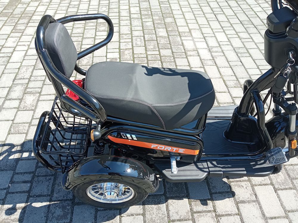 Електроскутер Forte S1-P600 (600W; 60V-20Ah SLA) чорний, сірий, коричневий