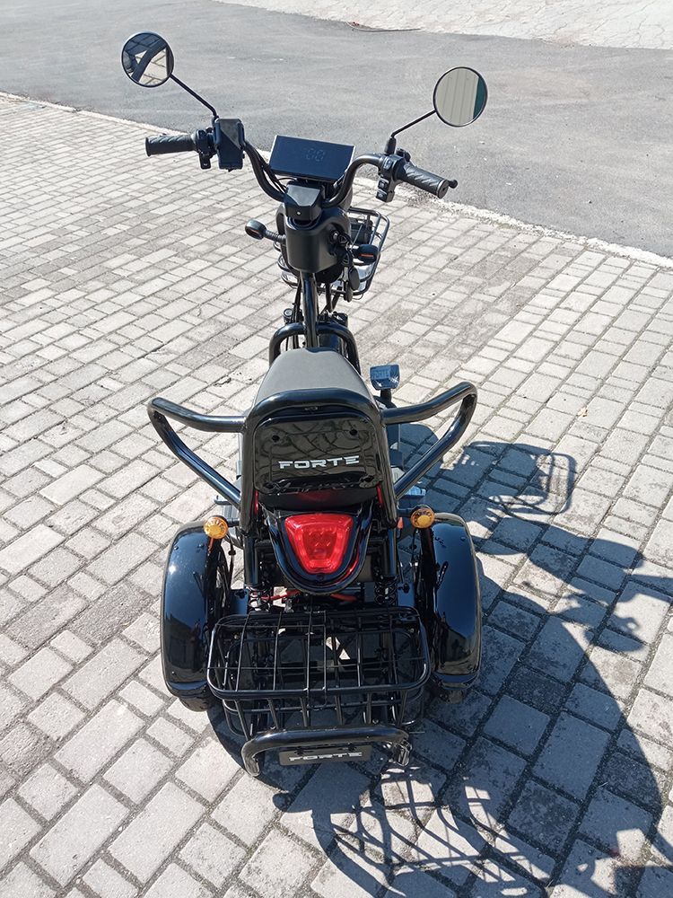 Електроскутер Forte S1-P600 (600W; 60V-20Ah SLA) чорний, сірий, коричневий