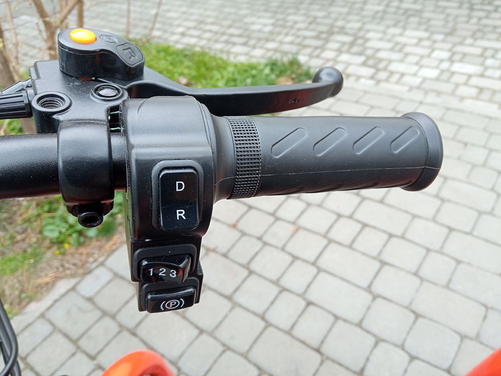 Електротрицикл Forte СARGO-P800 (800W; 72V-20Ah SLA)