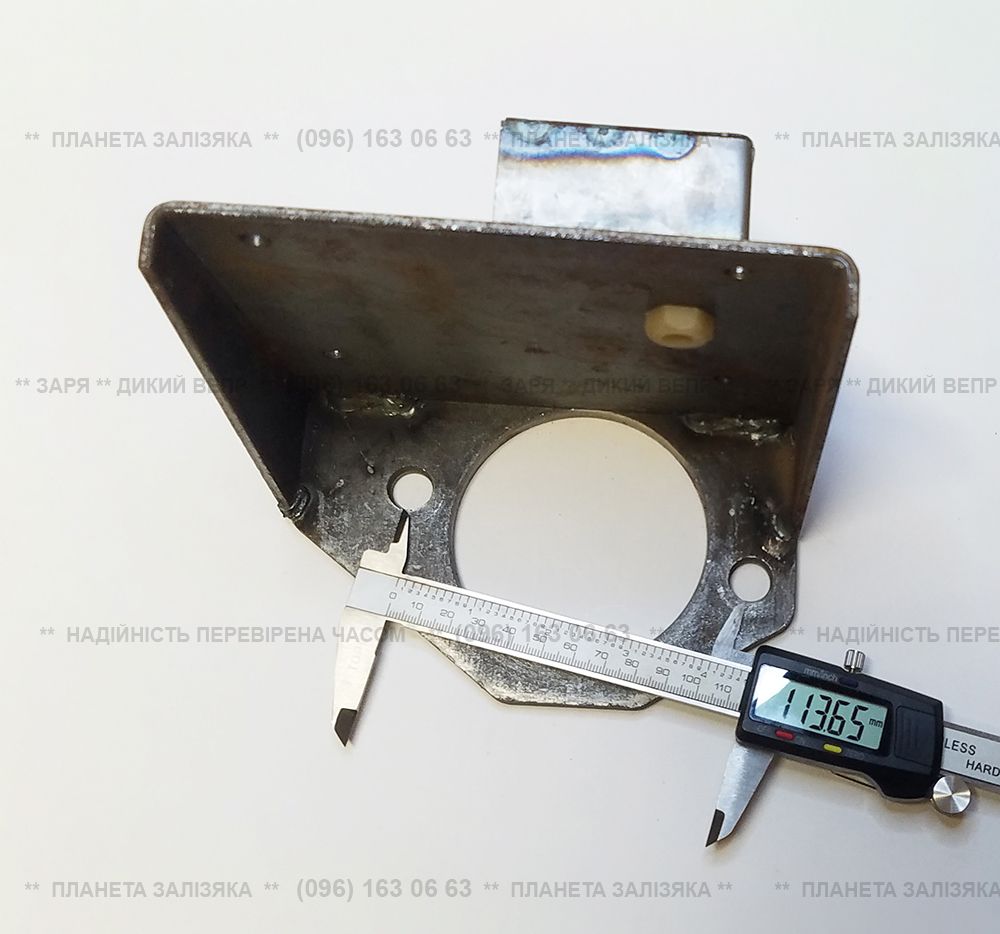Крепление стартера для двигателя R180 (длинный блок)