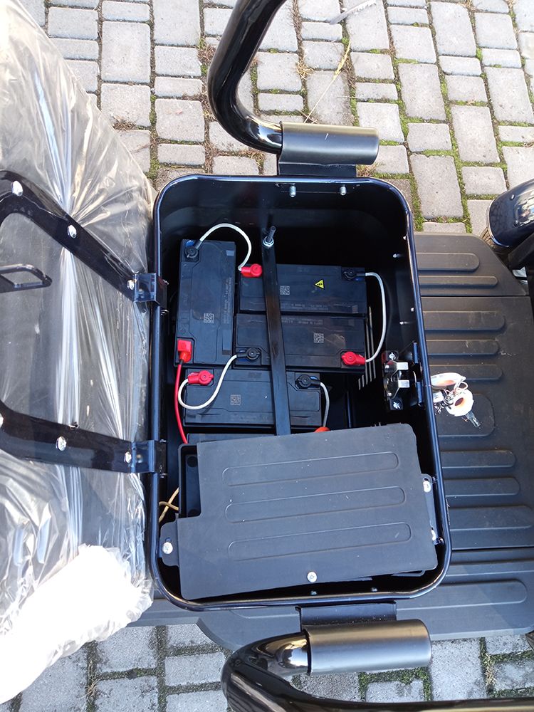 Електроскутер Партнер Limousine1 (1200W; 72V-28Ah SLA)