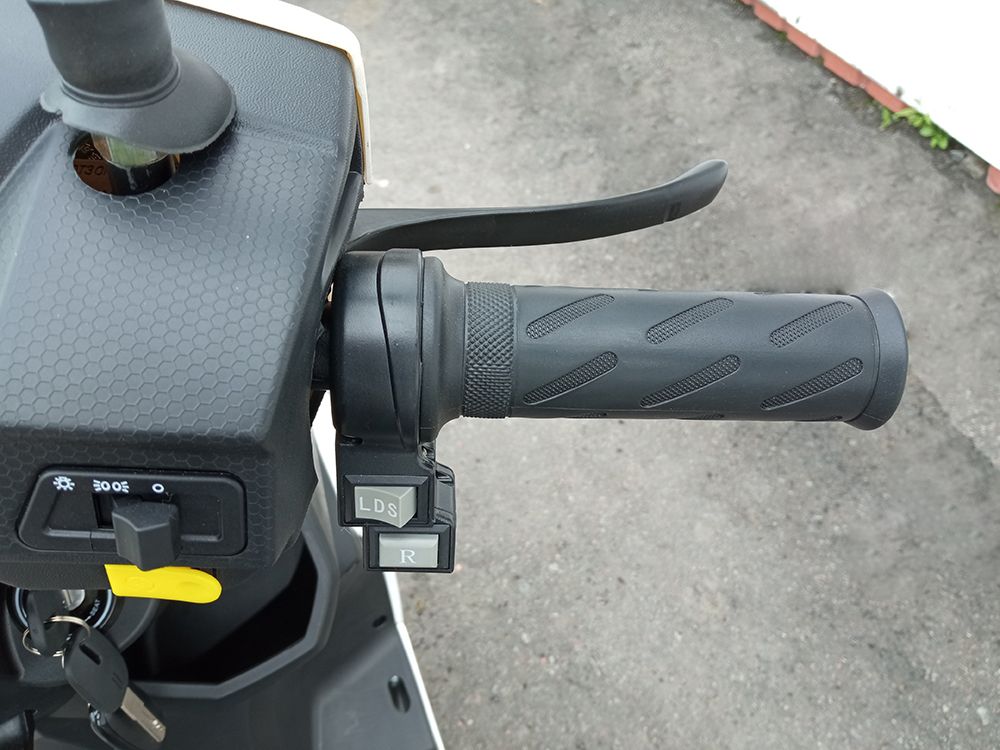 Електроскутер IDemo VoltCruise Storm PRO (2000W; 72V-20Ah Li-ion)