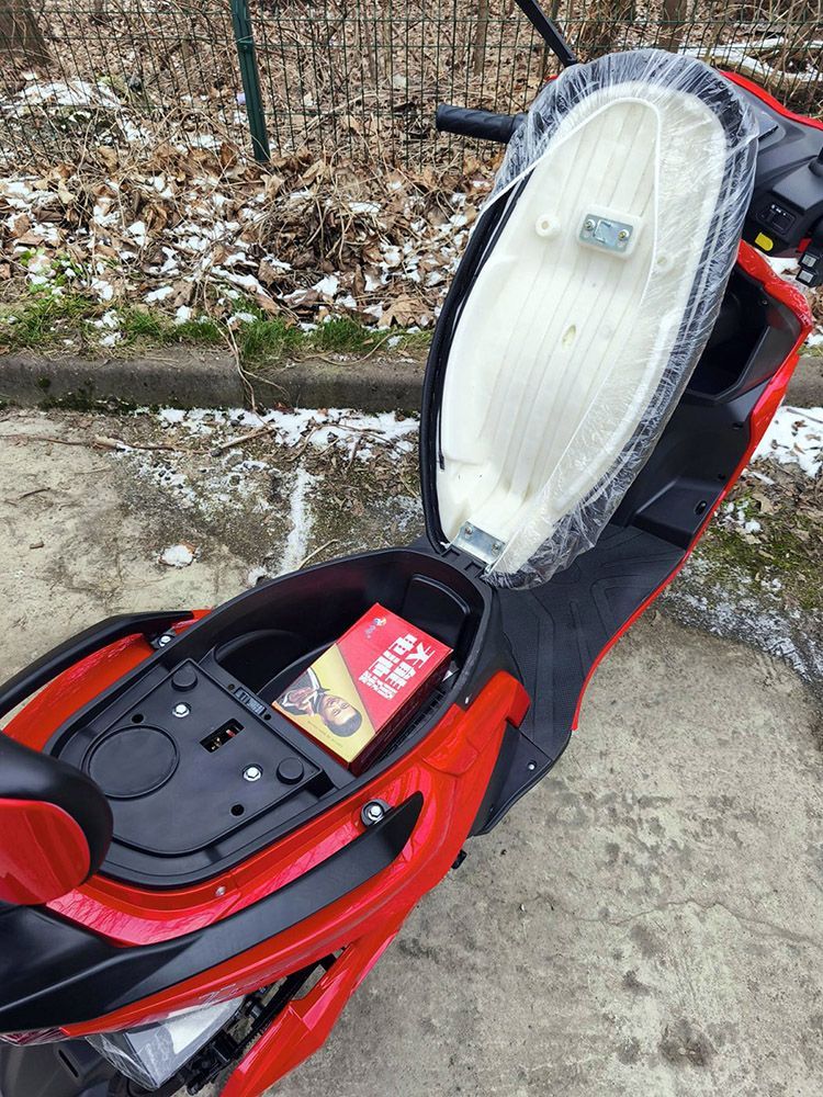Електроскутер IDemo VoltCruise Storm GR-200LA (2000W; 72V-20Ah SLA)