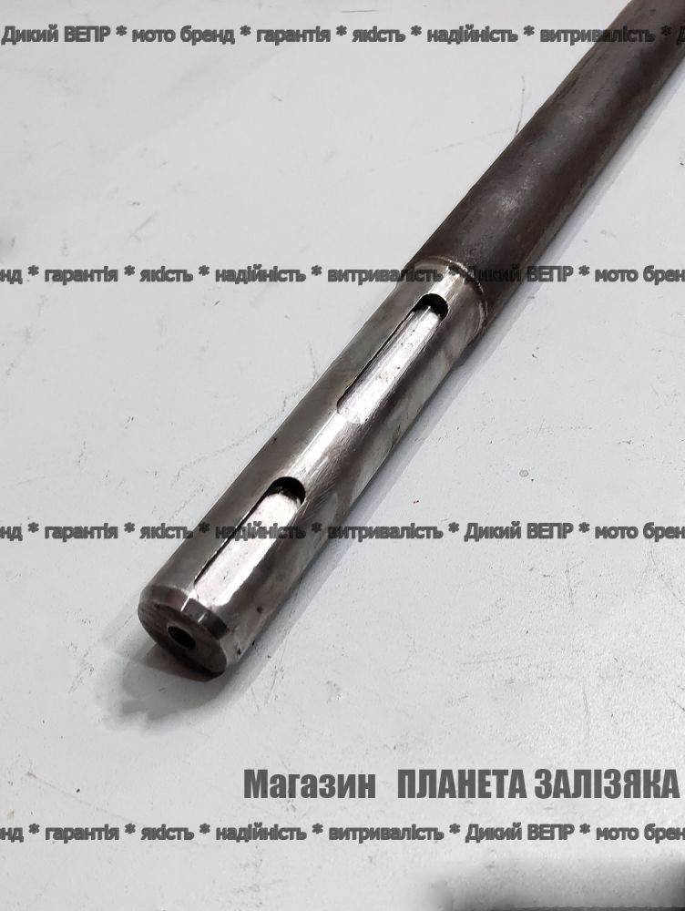 Вал горизонтальний (в корито) L-835mm для польської тракторної роторної косарки 1,35м