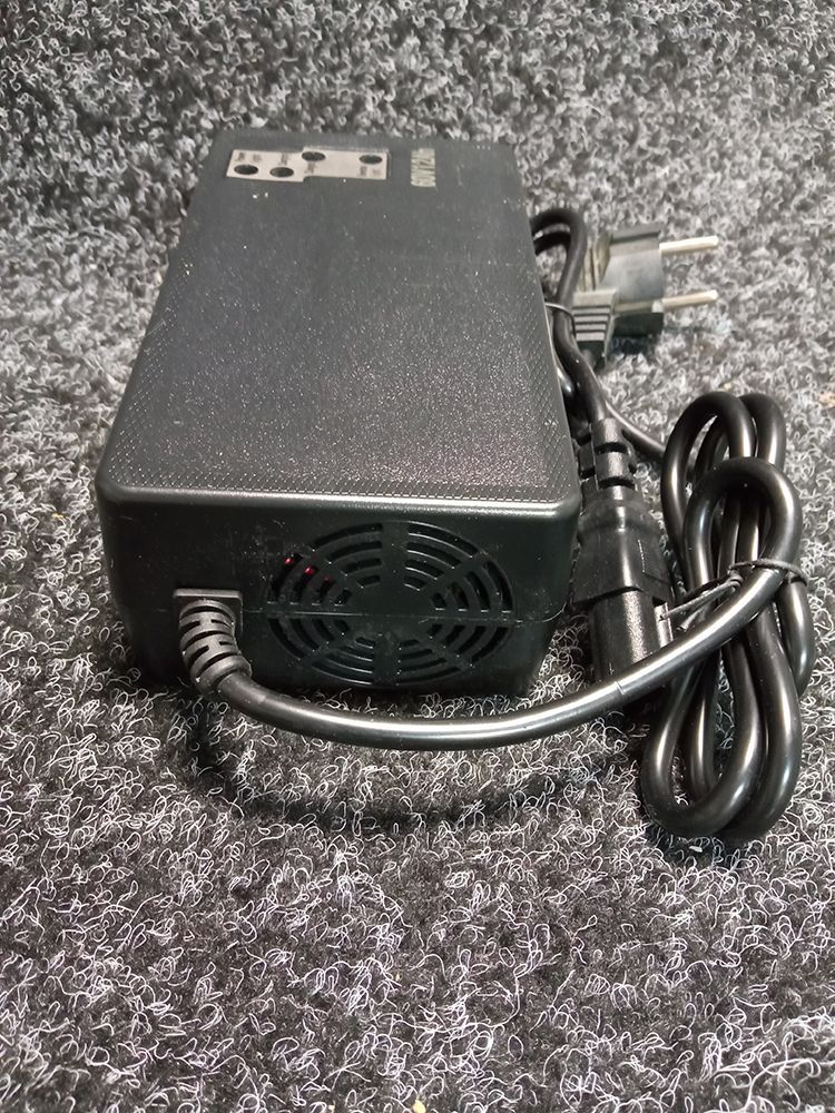 Зарядний пристрій 60V 12Ah Crosser E-Delta, FADA N9