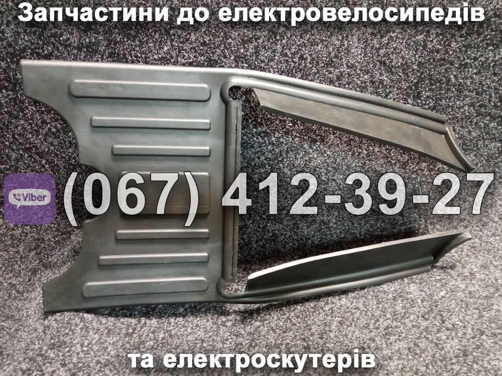 Пластикова накладка передня під ноги Crosser TR1