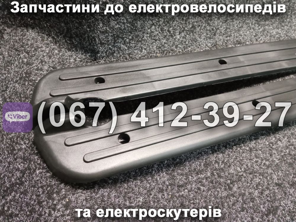 Пластикові бічні накладки під ноги (ліва-права) Crosser TR1